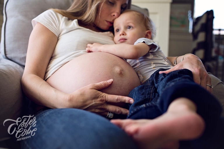 Ann Arbor Maternity Photographer sibling  love